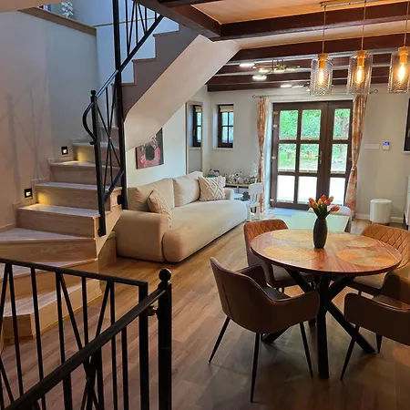 Anna Casa Del Vino Erlau
