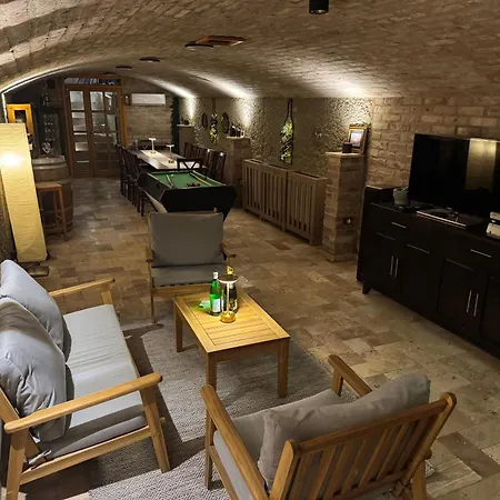 Anna Casa Del Vino *