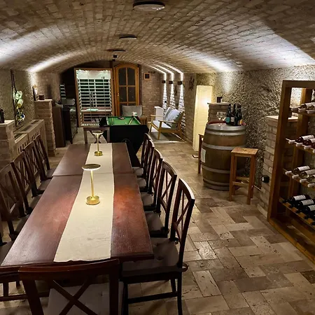 Anna Casa Del Vino *