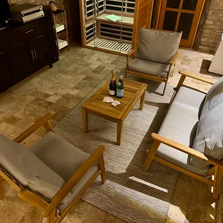 Anna Casa Del Vino Erlau