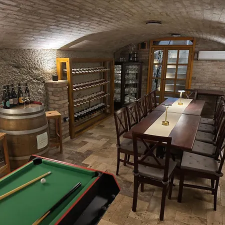 Anna Casa Del Vino